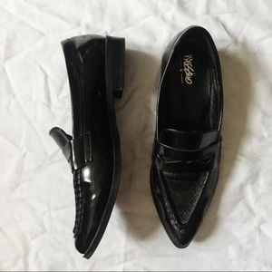 Patent Leather Pointed Loafers